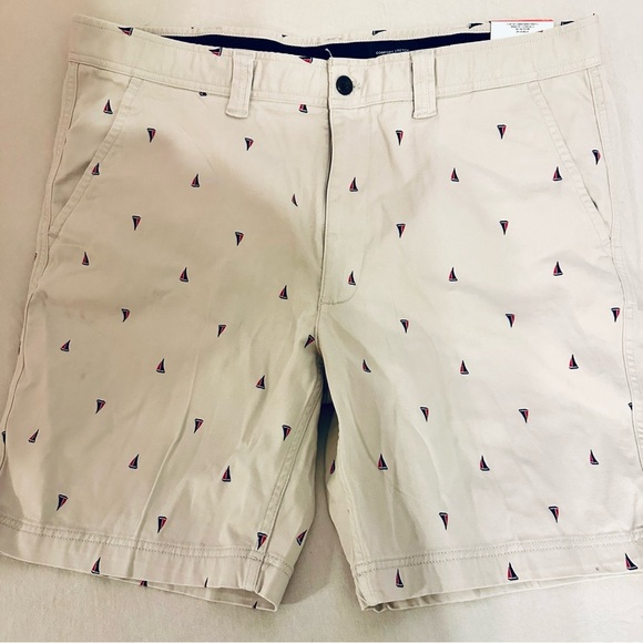 St. John's Bay Other - St. John's Bay Comfort Stretch Tan Khaki Shorts Nautical Pattern Men’s 40 NWT